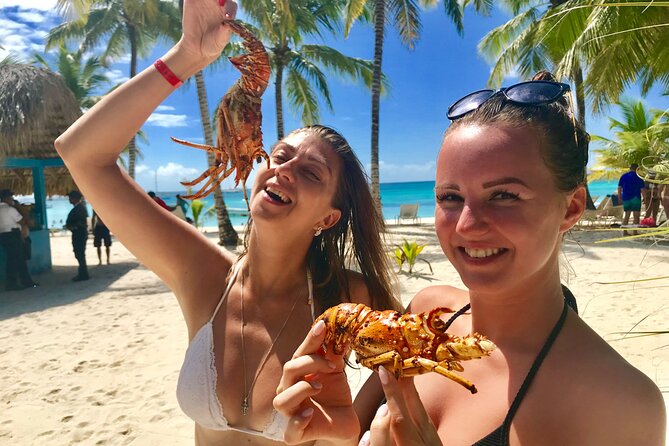 PRIVATE VIP tour Saona Island with Snorkeling, Starfish, Turtles - Swimming with starfish in Cotubanamá National Park