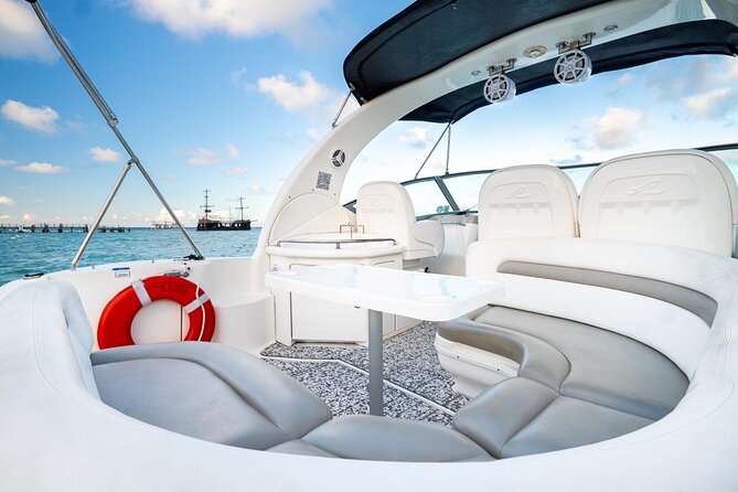 Private VIP Yacht in Punta Cana - Dolphin watching near Playa Bibijagua