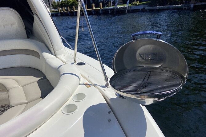 Private Yacht in Punta Cana, Unlimited Drinks and HipHop Music - The first cruise to the snorkeling area