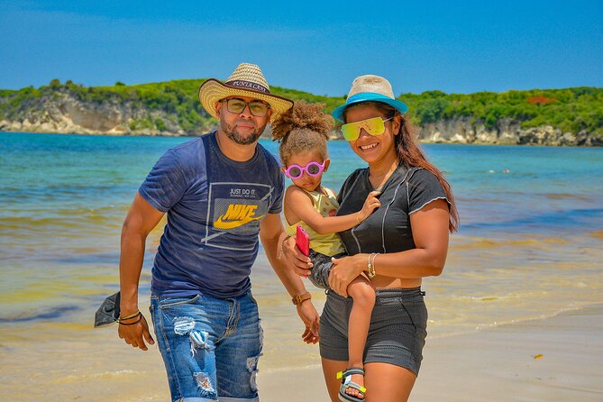 Punta Cana: 4 Hours Tour in Cueva Playa Horseback Riding - Horseback riding and wading in the sea