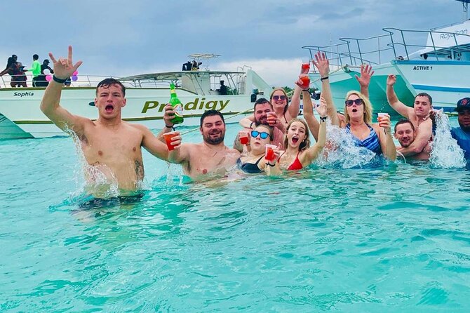 Punta Cana Booze Cruise, Snorkeling, Bar Entertainment Open Bar - Snorkeling over coral reefs