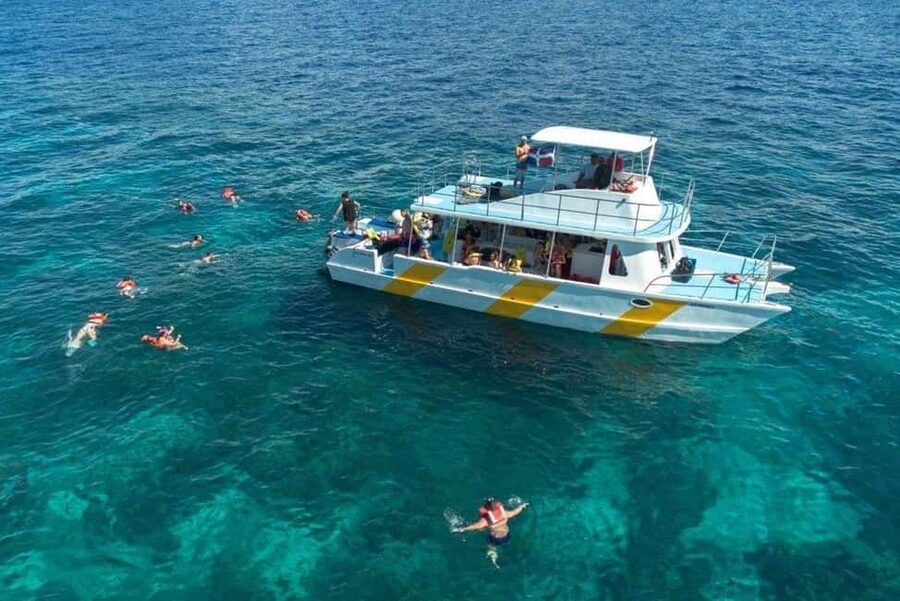 Punta Cana: Catalina Island Snorkeling Trip with Lunch - El Acuario reef and the first water stop