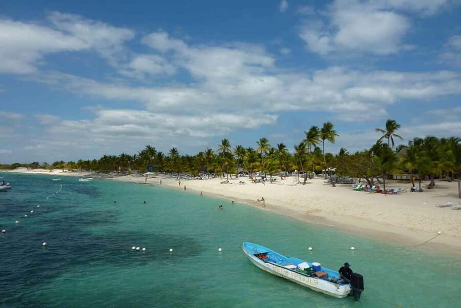 Punta Cana: Catalina Snorkeling & Altos de Chavón Day Trip - The biggest risk is a shortened itinerary