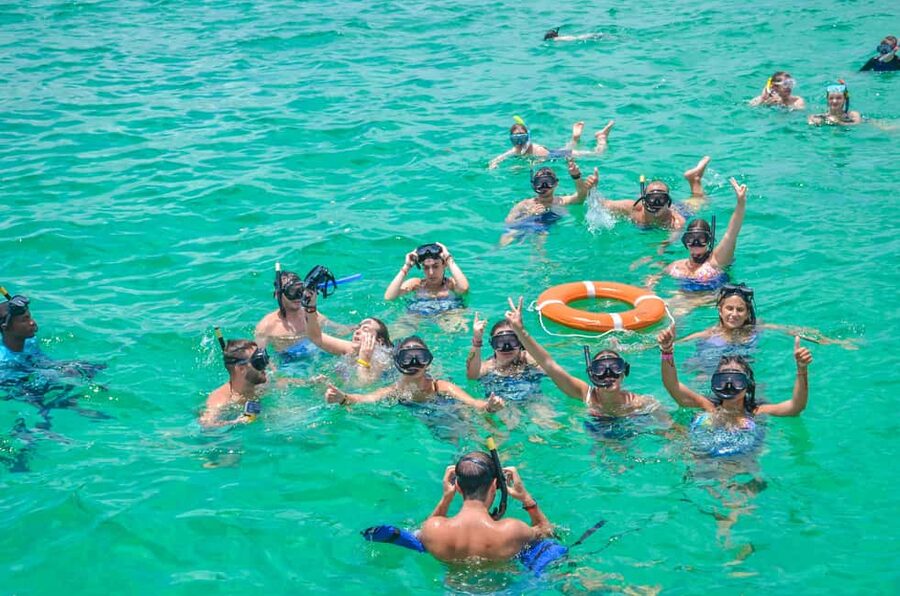 Punta Cana: Catamaran Family Tour - A three-hour cruise along the Bávaro coast