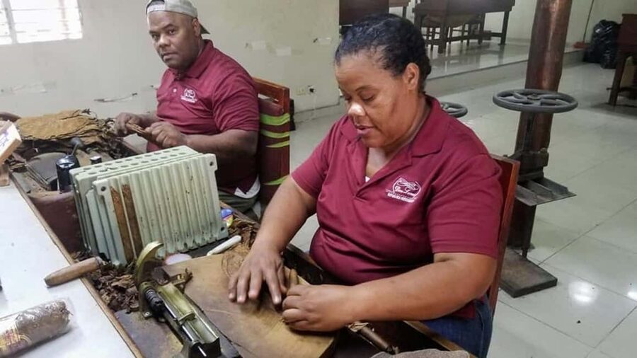 Punta Cana: Don Lucas Cigar Factory & Rum Tour with Pickup - Chocolate from bean to sample