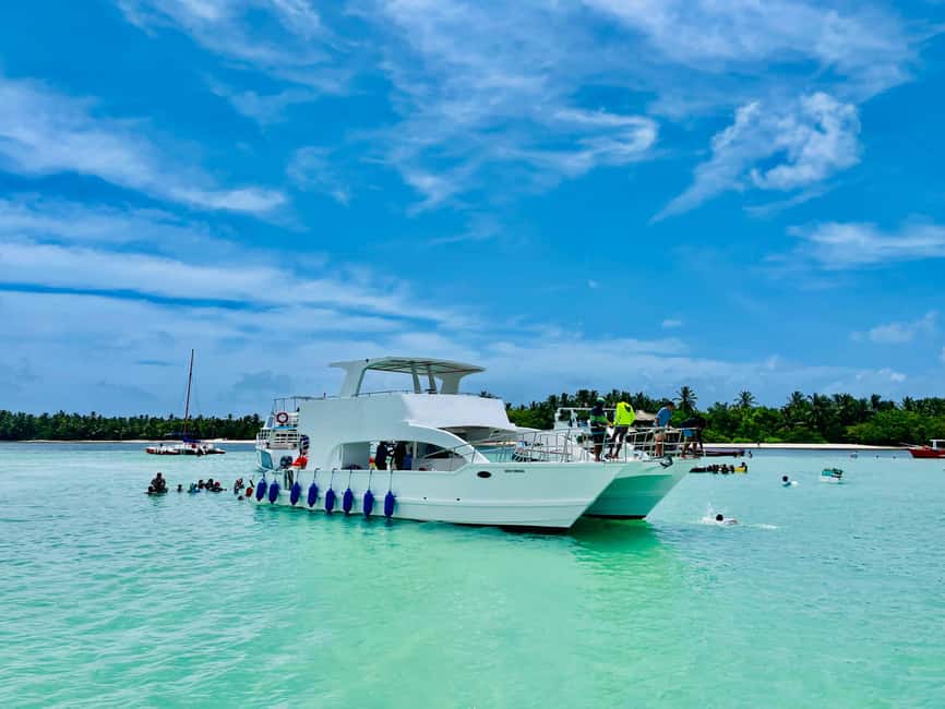 Punta Cana: Hip Hop Party Cruise w/Open Bar (Adults Only) - The first 15 minutes on the catamaran