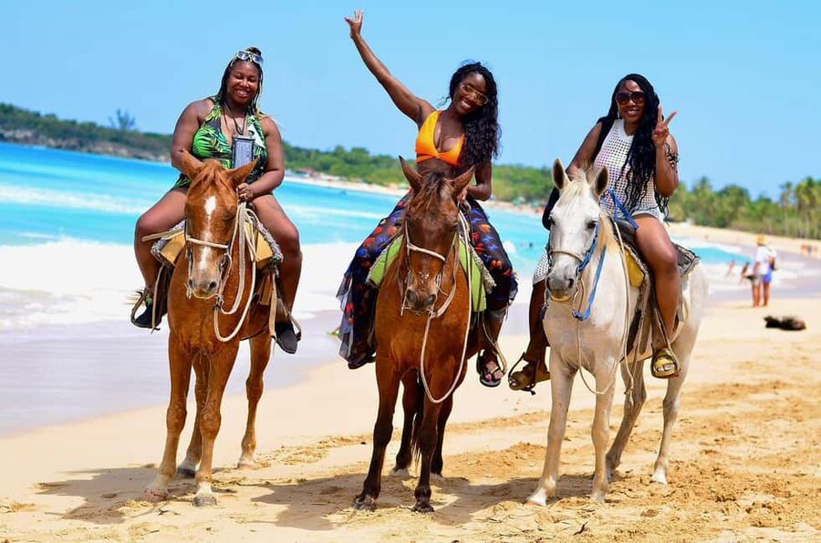 Punta Cana: Horseback riding on the beach with pickup - Time at the Beach and Photo Stops