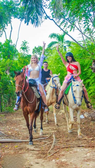 Punta Cana Horseback riding & Sunset + beach + free pick-up - A short visit to a typical Dominican house