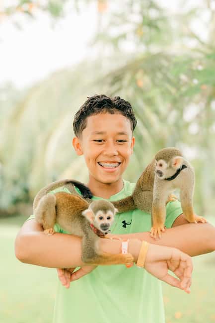 Punta Cana: Interactive Experience at Monkey House - The local store and Dominican handicrafts