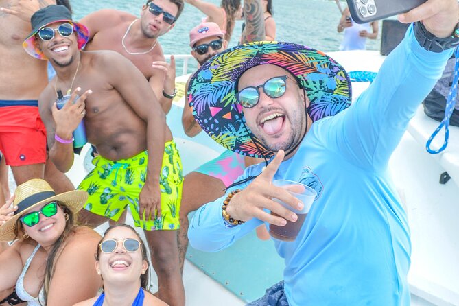 Punta Cana Party Boat (Only Adult) - Drinks, nachos, and what to eat first