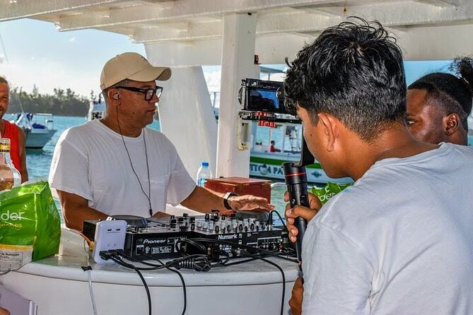 Punta Cana: Party Boat + Snorkeling Diving Music Drink Open Bar - A short cruise with a social mood