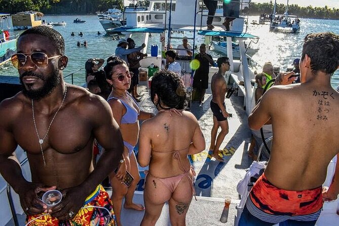 Punta Cana: Party Boat + Snorkeling Diving Music Drink Open Bar - Open bar, snacks, and what $60 covers