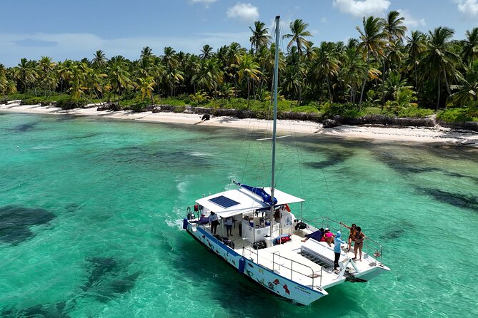 Punta Cana Private Boat (Medium Groups) - Open bar, snacks, and the social side of the trip