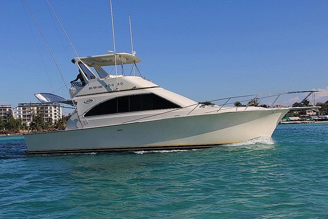 Punta Cana Private Fishing Charter boat Fortuna 42' - Fishing for marlin, mahi mahi, and tuna