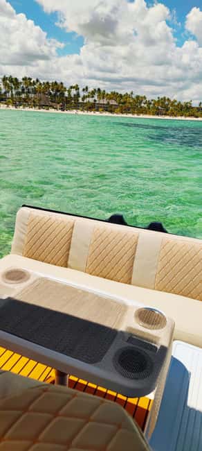 Punta Cana : Private yacht Snorkeling, Lagoon and Wild Beach - The natural pool has music and waist-deep water