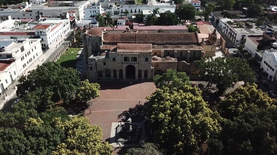 Punta Cana: Santo Domingo Day Trip with Tickets and Lunch - Santo Domingo’s cathedral and Colonial Zone
