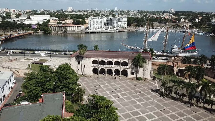 Punta Cana: Santo Domingo Day Trip with Tickets and Lunch - Faro a Colón and the city’s big symbols