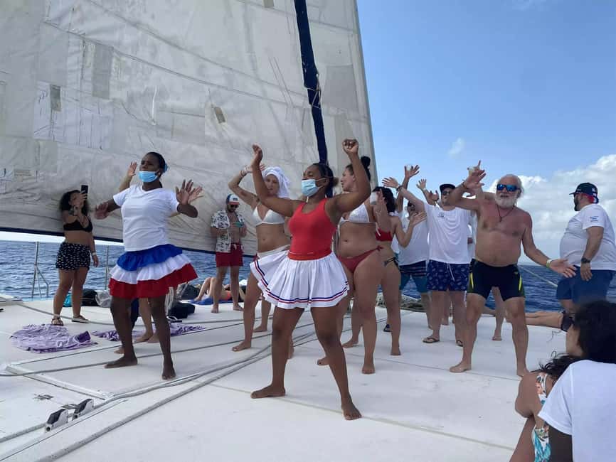 Punta Cana: Saona Island Day Trip with Blue Lagoon & Lunch - Speedboat and catamaran time on the Caribbean