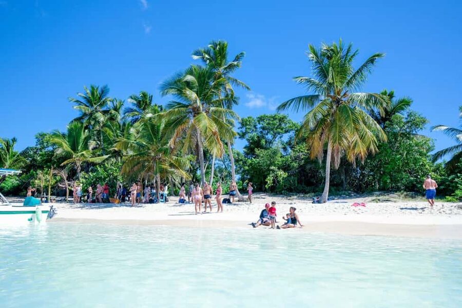 Punta Cana: Saona Island VIP 4 first-class beach and sunset - Four beaches, one long Saona Island day