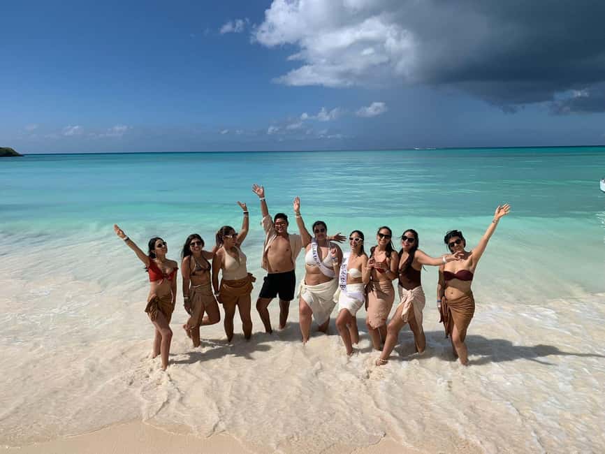 Punta Cana: Saona Island VIP 4 first-class beach and sunset - Playa Toro combines lunch and beach time
