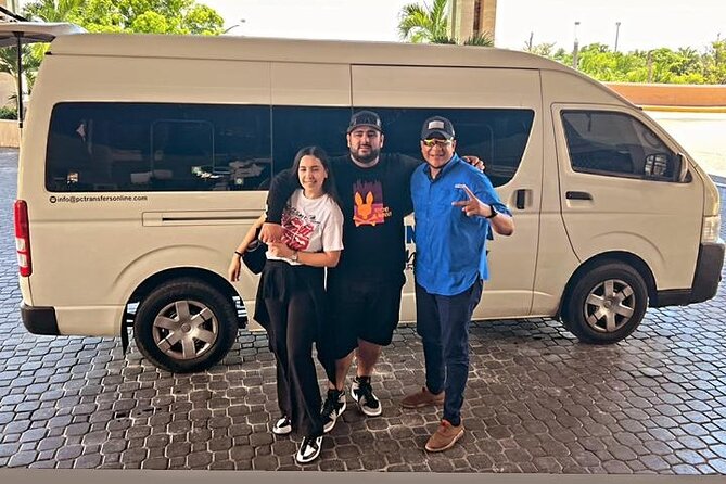 RoundTrip private transfers from punta cana to uvero alto área - What the airport welcome is really like