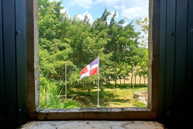 Safari discovery to Boca De Yuma – Nature, Discovery And History Of A Population - Benerito, where the resort workforce lives