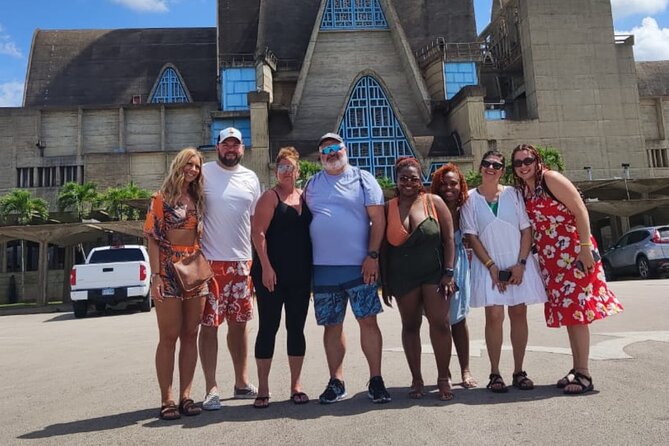 Safari tour with Jhoraji : mountain rivers and local market - Coffee, cocoa, and Mama Juana at a typical Dominican home