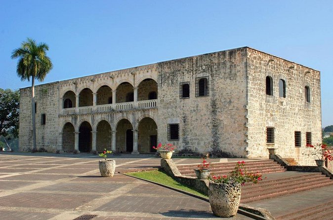 Santo Domingo - The National Pantheon and the people remembered there