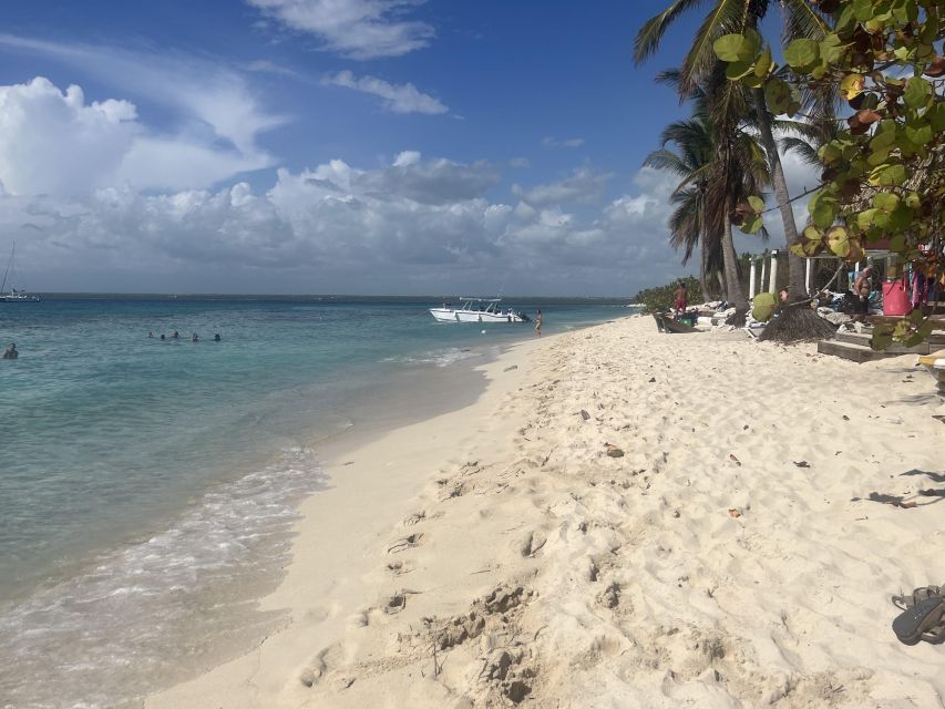 Saona Exclusive Catamaran – Small Group Experience - The Dominican buffet gives you time to refuel
