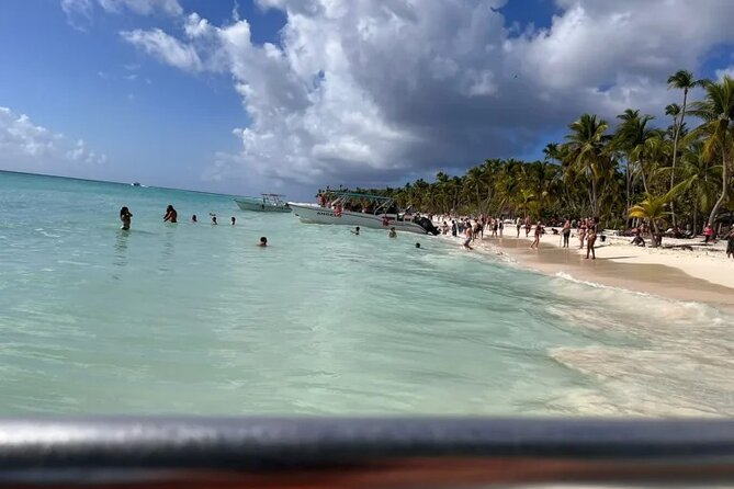 Saona Island : Punta Cana All Inclusive - Dominican lunch under the palms