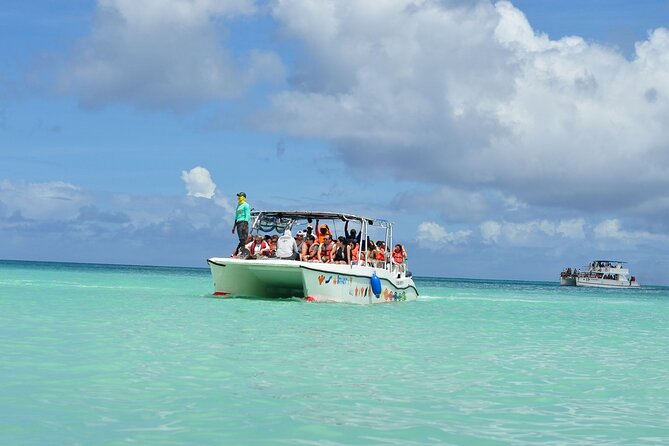 Saona Island Tour in Punta Cana - A straightforward Dominican buffet at the beach