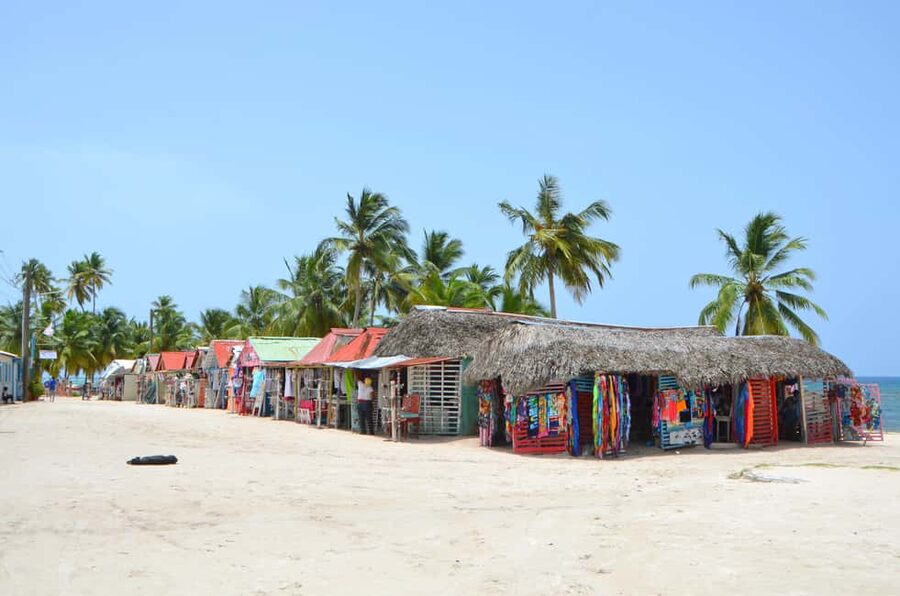 Saona Special Tour: Four Beaches & Canto Experience - Canto de la Playa after the morning rush