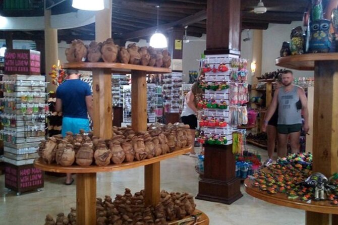 Shopping Tour In Don Lucas Cigar Factory, Rum tasting, Cocoa factory, Souvenirs - Larimar, Amber, Pottery, and Local Art