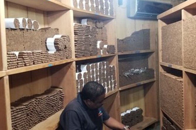 Shopping Tour In Don Lucas Cigar Factory, Rum tasting, Cocoa factory, Souvenirs - Should You Book the Don Lucas Shopping Tour?