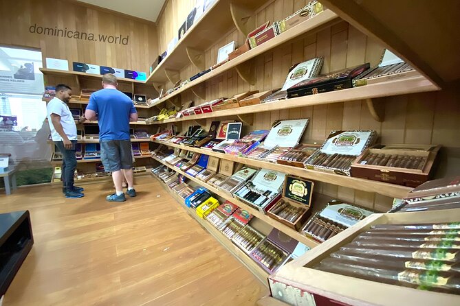 Shopping tour Punta Cana rum cigars coffee larimar chocolate souvenirs mamajuan - Larimar, pottery, and Dominican art