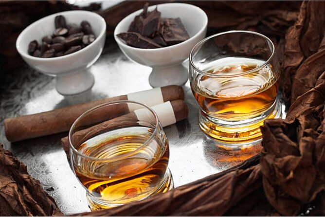 Shopping tour Punta Cana rum cigars coffee larimar chocolate souvenirs mamajuan - Rum and mamajuana: two very different local drinks