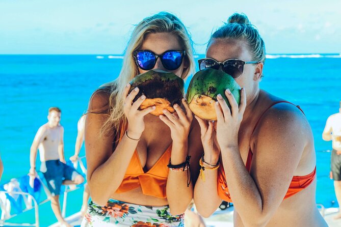 Snorkeling and Swimming on a Caribbean Cruise by Sharky Catamarans - The atmosphere: social without forced comedy
