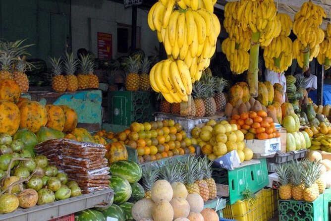 Tropical Escape Tour - Shopping and people-watching at the central market